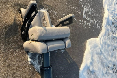 Halit Yukay’ın parçalanan yatının koltuğu Çanakkale’de karaya vurdu