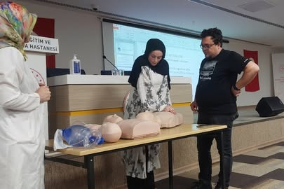 Yeni sağlık personeline kurumsal uyum için oryantasyon eğitimi