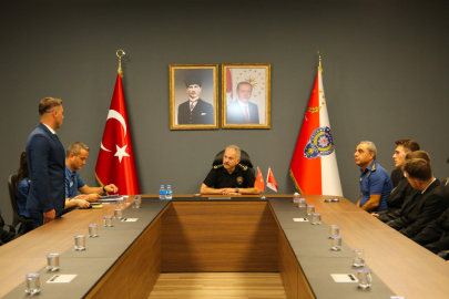 Ümit Bitirik göreve başlayan polis memurlarıyla bir araya geldi