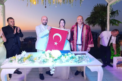 Başkan Avni Kurt, Ezgi ve Kamil çiftinin nikâhını kıydı