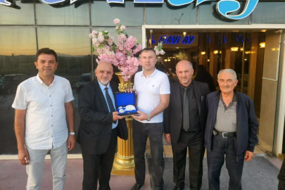 Ak Parti Tavşanlı İlçe Başkanı Himmet Özer, genç çiftin mutluluğuna tanıklık etti