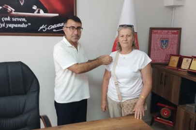 Yalova TEMAD’da Nuran Akbaş’a üyelik rozeti takıldı