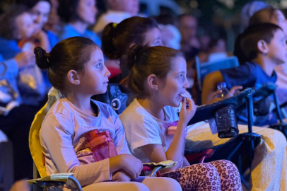 Sinema Keyfi Elmalık Köy Meydanında