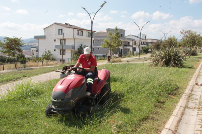 Park ve bahçelerin bakımları devam ediyor