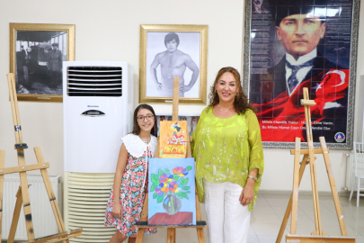 Çiftlikköy’ün minik ressamları eserlerini sergiledi