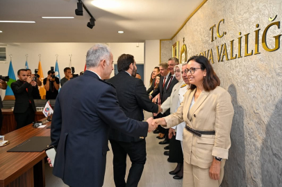 Vali Hülya Kaya bayram tebriklerini kabul etti