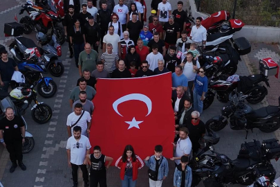 Motosikletçilerden zafer korteji