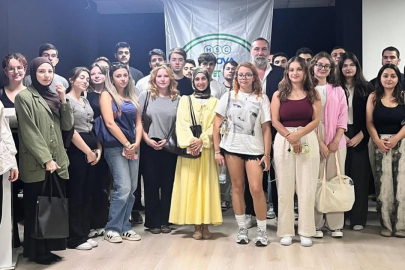 Bursiyer öğrencilere vakıf çalışmaları anlatıldı