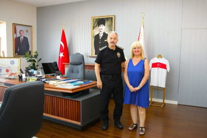 Sanatçı Sinem Tozun’dan Yalova İl Emniyet Müdürlüğü’ne ziyaret