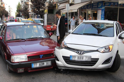 Yalova’da maddi hasarlı trafik kazası meydana geldi