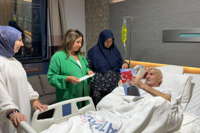 Cumhurbaşkanı Erdoğan’ın mektubunu şehit ailesine teslim etti