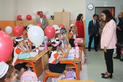 İlk ders zilini protokol mensupları çaldı