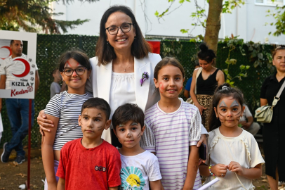 Vali Hülya Kaya hayırseverler gününde miniklerle buluştu