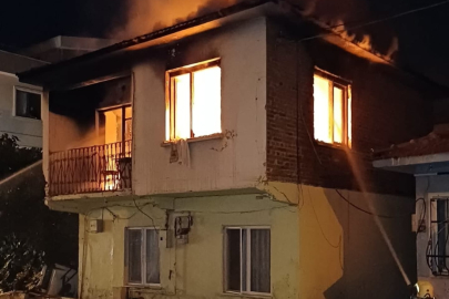 Çiftlikköy’de gece yarısı iki katlı bina yandı