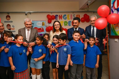 Vali Hülya Kaya Çınarcık’ta minik öğrencilerin sevincine ortak oldu