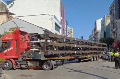 Navigasyonun yanlış yönlendirdiği TIR Yalova’da trafiği birbirine kattı! Fransa’ya gidiyordu