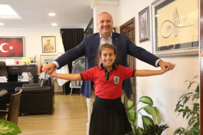 Minik Öğrenciden Başkan Kurt’a sürpriz ziyaret