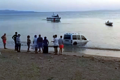 Armutlu’da kontrolden çıkan ticari araç denize uçtu