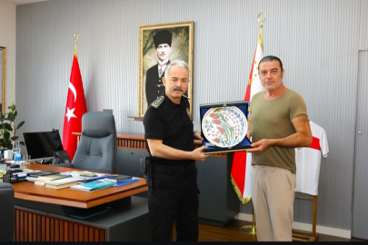 Türk Halk Müziği Sanatçısı Efe Güngör'den Yalova Emniyet Müdürlüğü'ne anlamlı ziyaret