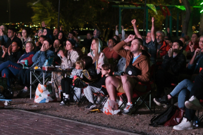 Çiftlikköylüler Türkiye-Almanya finalini Mokamp’ta izledi