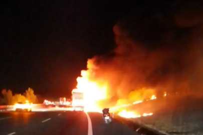 Otoyolda yanan TIR küle döndü