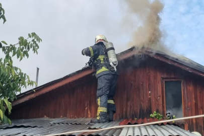 Çiftlikköy’de müstakil bina alevlere teslim oldu