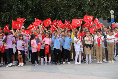 İlköğretim haftası çelenk sunma töreni gerçekleştirildi