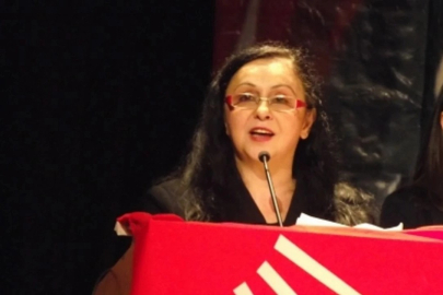 Gülsen Büker yarıştan çekildi