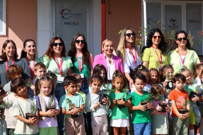 Bahçeşehirli minikler Çiftlikköy’de ilk fidanlarını dikti