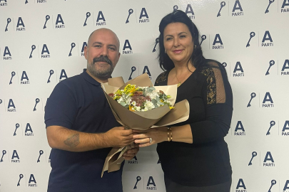 Çiğdem Sevinçler Kılıç ve Yeter Ustabaş Merkez İlçe Yönetiminde