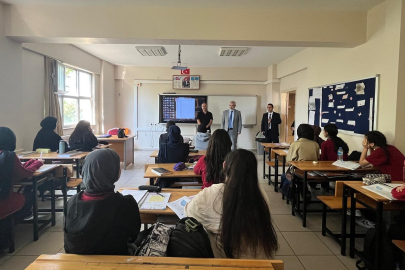 Yalova İl Milli Eğitim Müdürü Yılmaz, öğrencilerle bir araya geldi