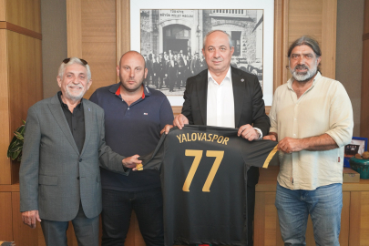 Başkan Demiryürek’e Yalovaspor forması hediye ettiler