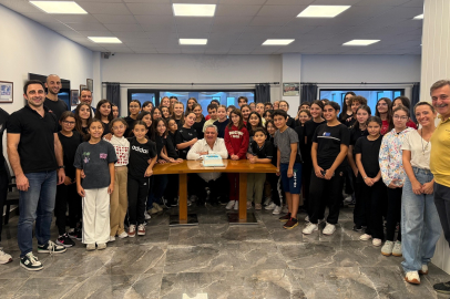 Başkan Gürel gençlerin heyecanına ortak oldu