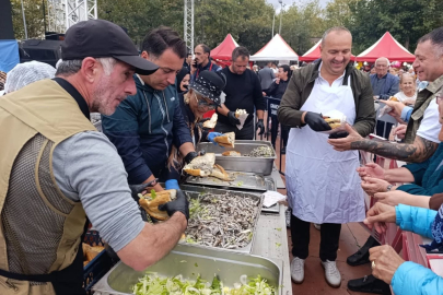 Çınarcık Hamsi Festivali’nde 4 ton balık dağıtıldı