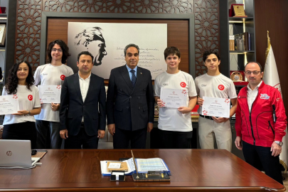 Teşekkür belgelerini Kılıç verdi