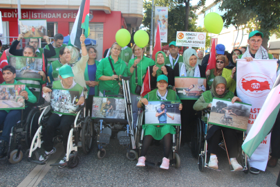 Yalova’da engelliler Gazze için yeşil balon uçurdu