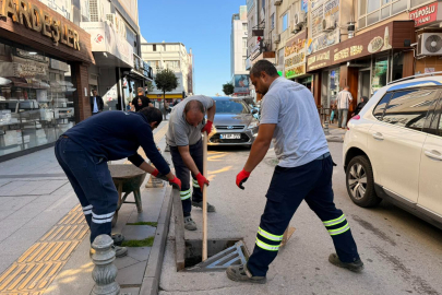 Yalova Belediyesi’nden yağmur suyu hatlarında yoğun temizlik çalışması