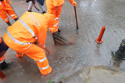 Yalova Belediyesi’nden sağanak mesaisi