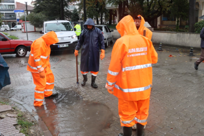 Belediye ekiplerinden aşırı yağış sonrası hızlı müdahale