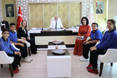 Öğrenciler Müdür Yılmaz’a projelerini tanıttı