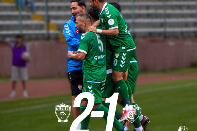 Yalova FK evinde güldü