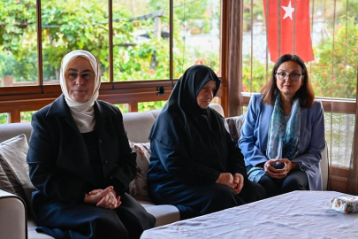 Vali Hülya Kaya ve protokolden şehit annesine taziye ziyareti