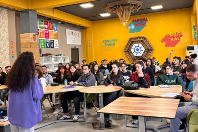 Gençlik Merkezi faaliyetleri üniversite öğrencilerine anlatıldı