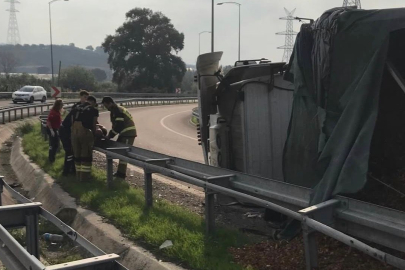 Osmangazi Köprüsü çıkışında TIR devrildi! 1 yaralı