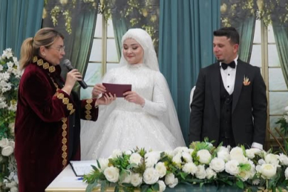 Başkan Fazlaca, genç çiftin nikahını kıydı