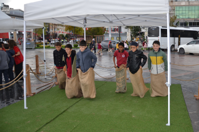 Geleneksel Oyunlar TIR’ı Yalova'da çocuklarla buluştu