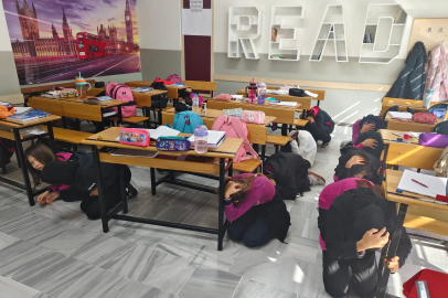 Öğrencilerden gerçeği aratmayan deprem tatbikatı