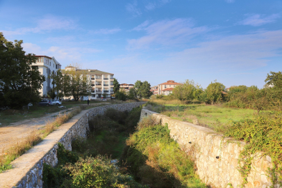 Elmalık Deresi tehlike saçıyor