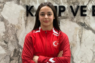 Tuba Demir Dünya Güreş Şampiyonası’nda ikinci oldu