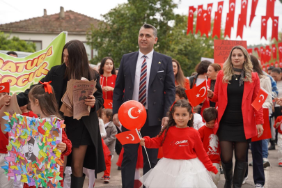 Başkan Tavşan 29 Ekim coşkusunu miniklerle paylaştı